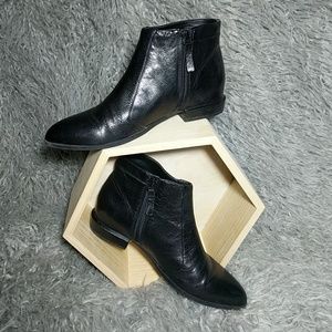 Nine west 7.5 black leather booties
